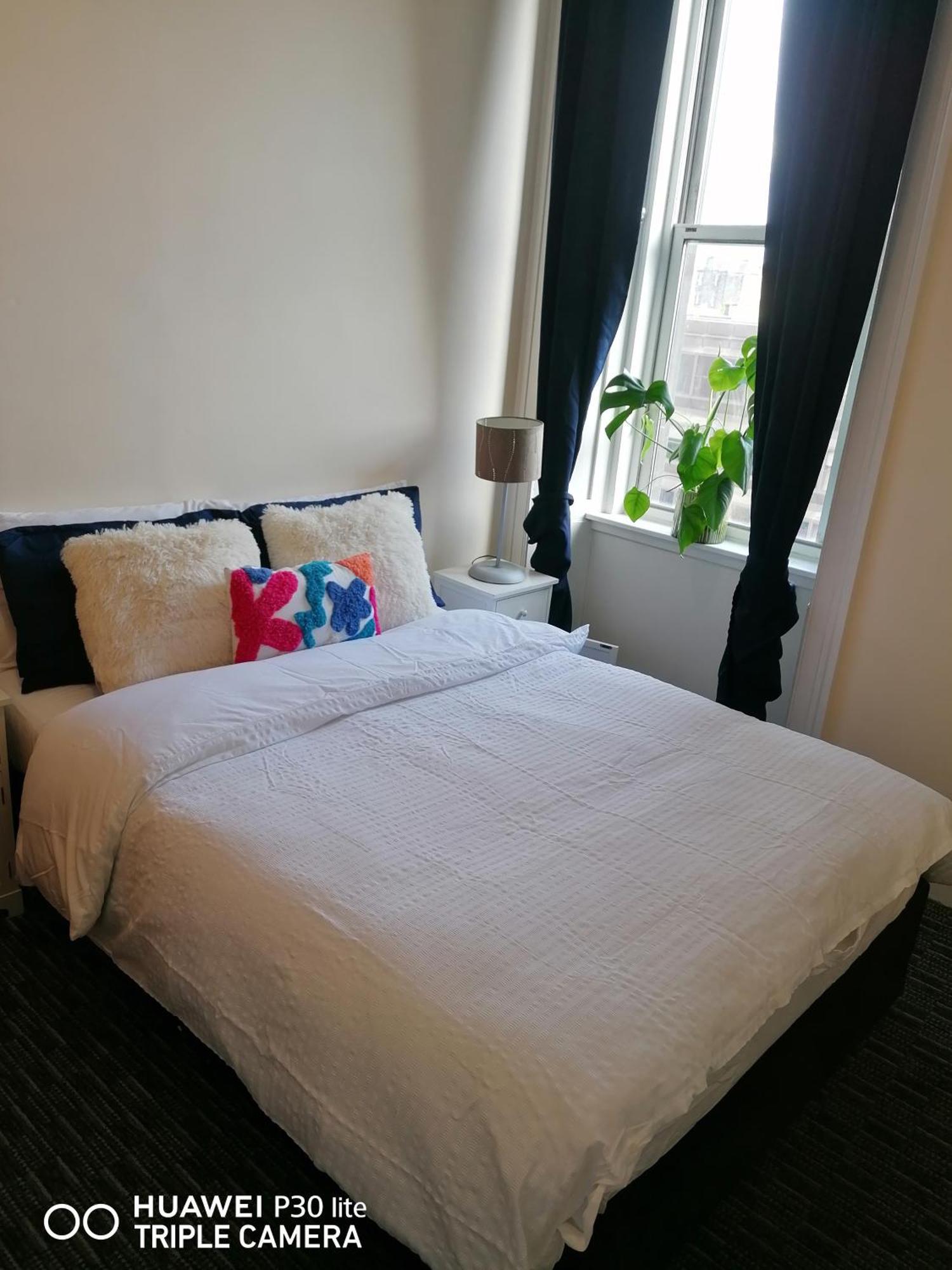 Edinburgh City Center Haymarket Double Room Exterior photo
